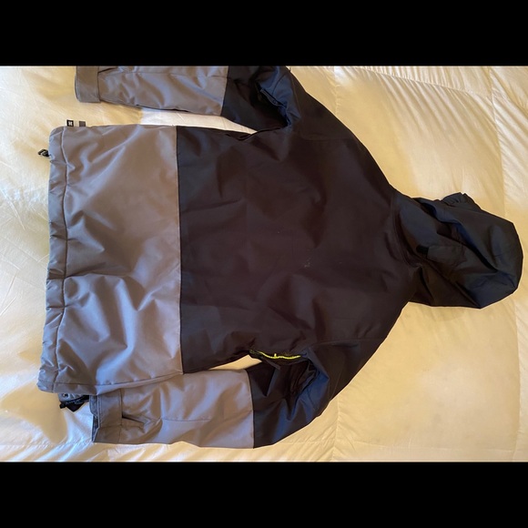 Boys DC snowboard jacket - Picture 6 of 7